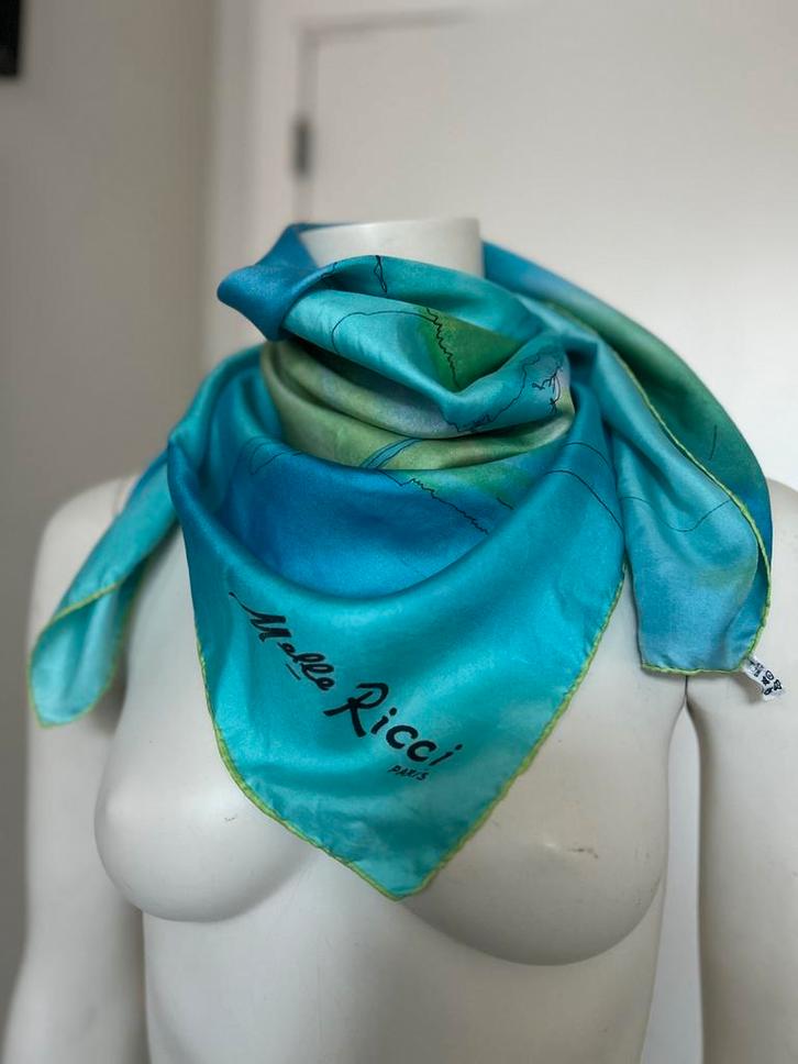 Miss Ricci van Nina Ricci aquarel blauwgroene zijden sjaal, Kleding | Dames, Mutsen, Sjaals en Handschoenen, Gedragen