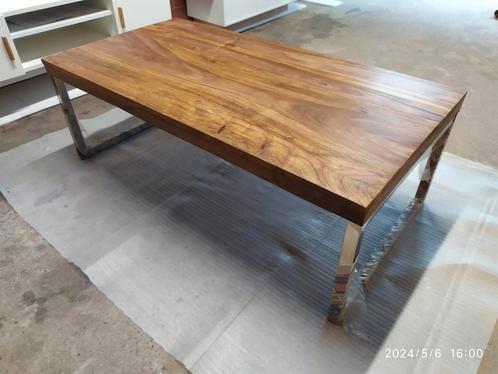 Nieuwe Salontafel, "Massief Hout" (Gemonteerd), Huis en Inrichting, Tafels | Salontafels, Nieuw, Ophalen of Verzenden