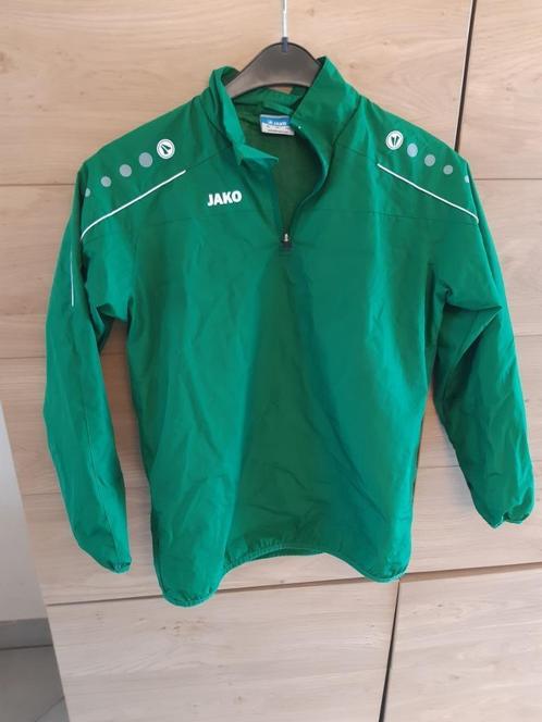 Groene JAKO regenjas - maat 152 - korte rits, Sports & Fitness, Football, Comme neuf, Autres types, Taille XS ou plus petite, Enlèvement ou Envoi