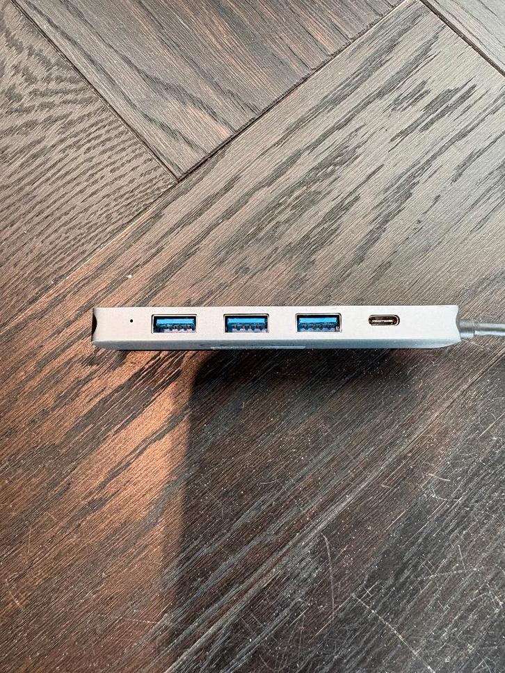 USB-C Hub met 4 poorten (3x USB-A + USB-C), Computers en Software, Dockingstations, Gebruikt, USB-hub, Laptop, Ophalen of Verzenden