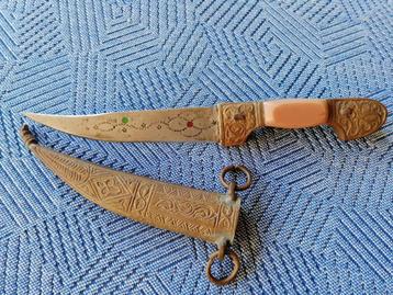 Oriëntaalse vintage Oriëntaalse dolk beschikbaar voor biedingen