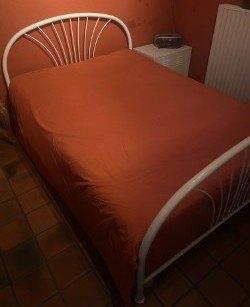 lit 140x200, Maison & Meubles, Chambre à coucher | Lits, Comme neuf, Deux personnes, 140 cm, 200 cm, Métal, Blanc, Enlèvement