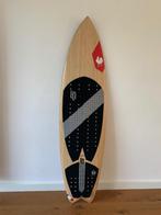 HB Decade 5'7" kite surfboard (incl. pad & vinnen), Watersport en Boten, Kitesurfen, Directional, Ophalen, Zo goed als nieuw, Kiteboard