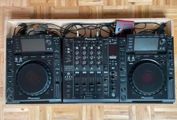 Pioneer CDJ 2000 DJM Nexus + Flightcase  beschikbaar voor biedingen