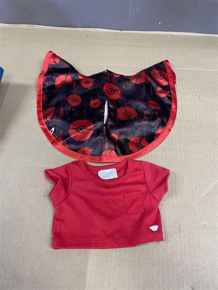 build A bear workshop kleding pokemon en trui, Verzamelen, Beren en Cherished Teddies, Zo goed als nieuw, Ophalen of Verzenden