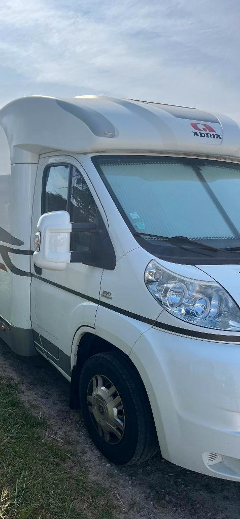 S690SC kampeerbus, Caravans en Kamperen, Mobilhomes, Particulier, tot en met 3, Adria, Fiat, Diesel, Handgeschakeld, Cassettetoilet