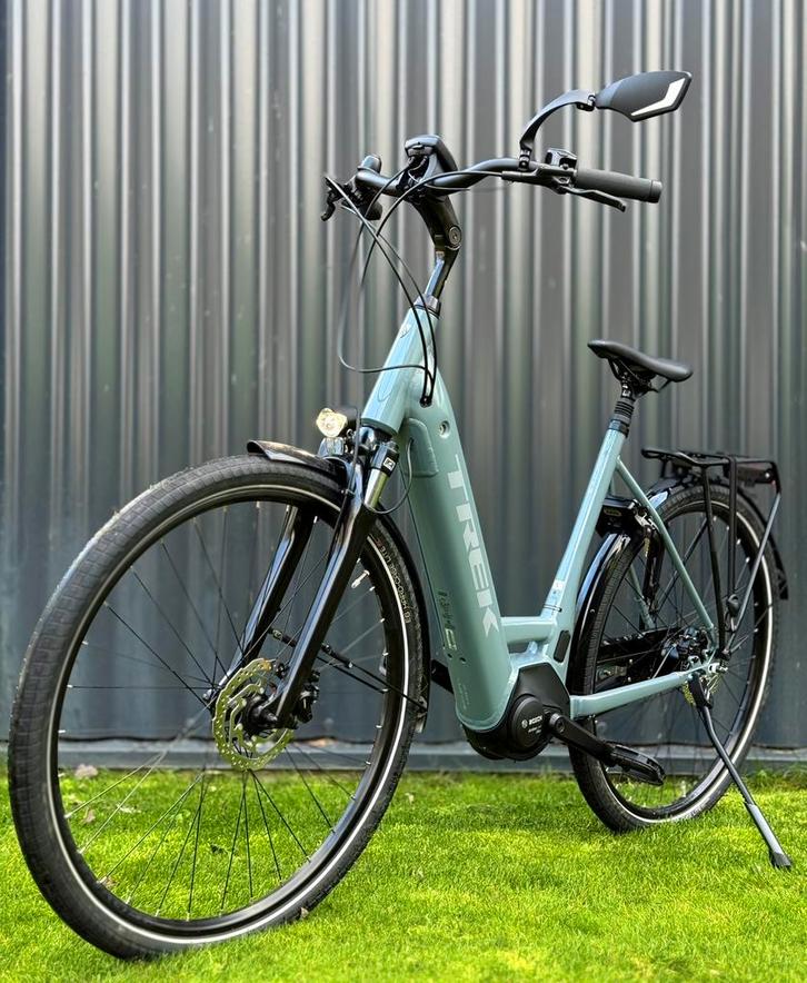 Trek District+ 3 met 400km op de teller met fabrieksgarantie, Fietsen en Brommers, Elektrische fietsen, Zo goed als nieuw, Ophalen