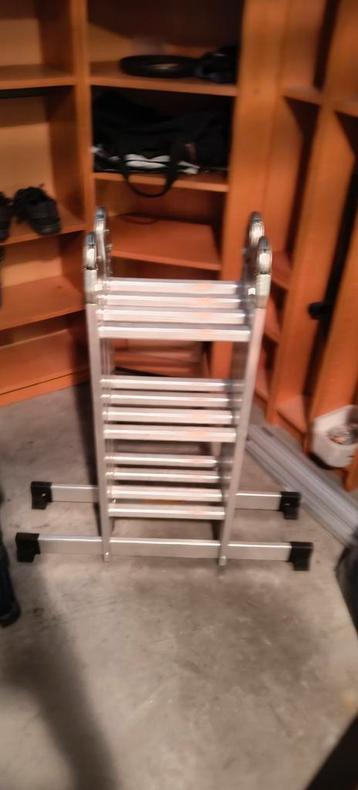 Opvouwbare ladder met bijbehorende platen. Ik ga verhuizen beschikbaar voor biedingen