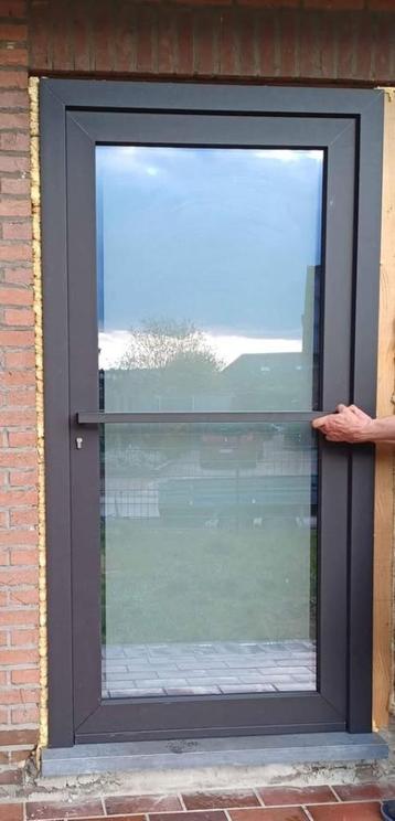 Handgreep van deur te koop beschikbaar voor biedingen