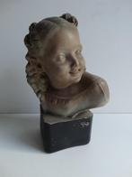 Buste d'enfant en plâtre. Quelques petits éclats., Enlèvement