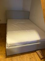 Bed met grijze frame, Huis en Inrichting, Slaapkamer | Bedden, Ophalen, 140 cm, 200 cm, Nieuw