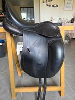 Ikonic 17.5" dressuurzadel, Ophalen, Zo goed als nieuw, Dressuur