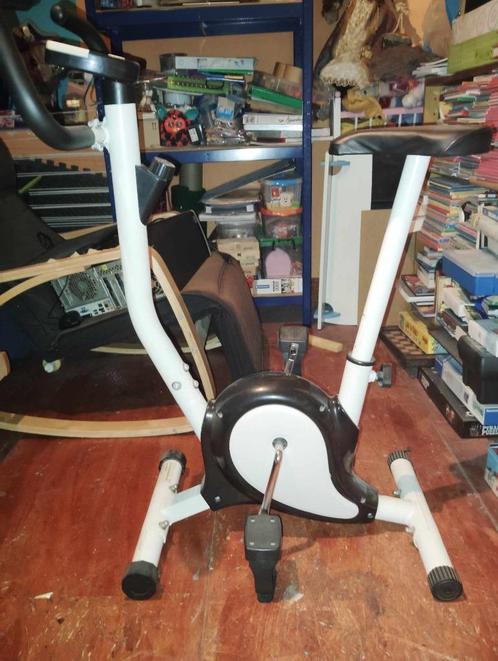 vélo d'appartement, Sport en Fitness, Fitnessapparatuur, Zo goed als nieuw, Hometrainer, Benen, Buik, Metaal, Ophalen