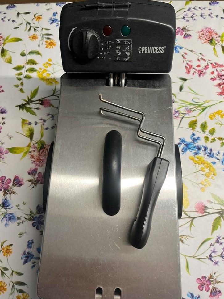Friteuse de marque PRINCESS d’occasion, Elektronische apparatuur, Frituurpannen, Gebruikt, 4 liter of meer, Uitneembare binnenpan