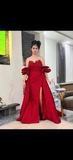 Robe rouge de soirée, Rouge