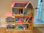 Poppenhuis te koop met lift en accessoires, Ophalen, Gebruikt, Poppenhuis