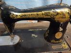 Oude singer naaimachine incl. eigen  metalen tafel, Ophalen of Verzenden