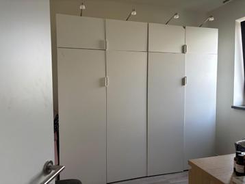 Garde robe platsa, Enlèvement