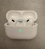 AirPods Pro (2de generatie) + 2 cases, Telecommunicatie, Mobiele telefoons | Oordopjes, Ophalen of Verzenden, Zo goed als nieuw