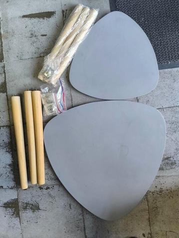 Table basse gigogne beschikbaar voor biedingen