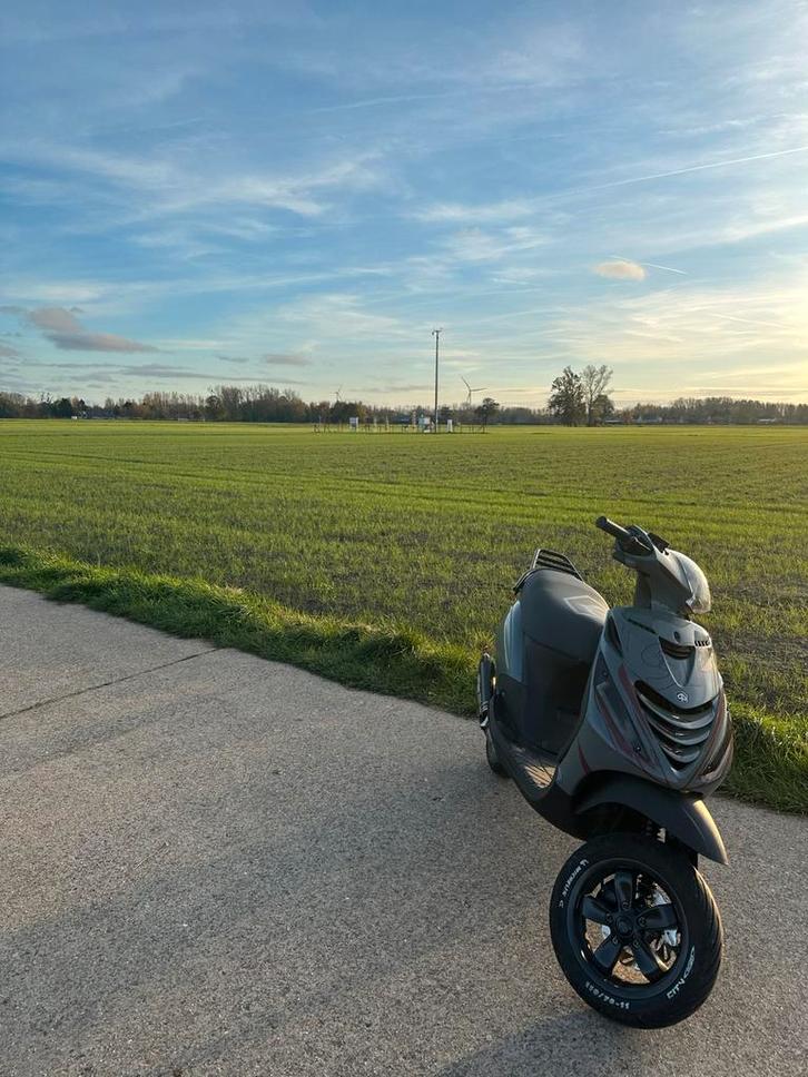 zip 70cc stage 3, Fietsen en Brommers, Scooters | Piaggio, Zo goed als nieuw, Zip, Ophalen