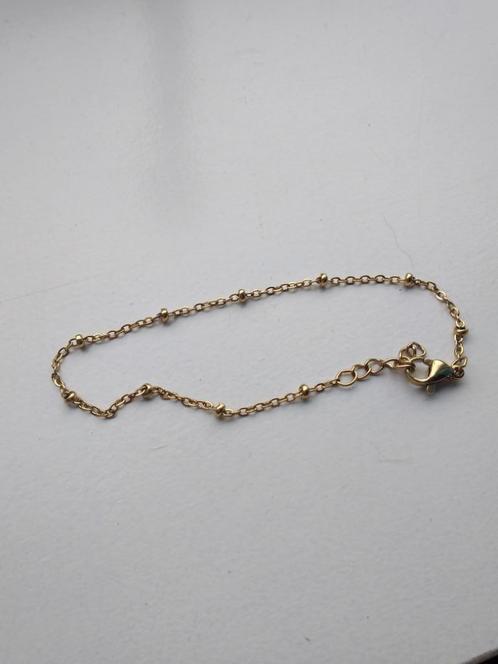 Fijn verguld armbandje met kleine kraaltjes, Handtassen en Accessoires, Armbanden, Nieuw, Goud, Goud, Met bedels of kralen, Ophalen of Verzenden