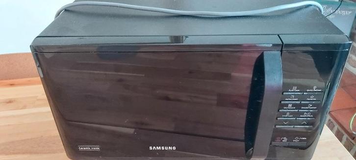 Four à micro-ondes Samsung, Electroménager, Micro-ondes, Utilisé, Autoportant, Plaque tournante, Enlèvement