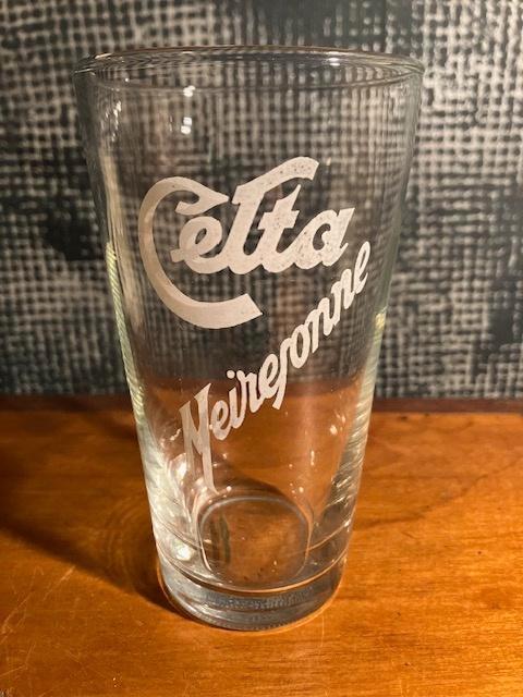 GEZUURD GLAS CELTA MEIRESONNE BRIJ DE HOPRANK LANDEGEM GENT, Verzamelen, Glas en Drinkglazen, Zo goed als nieuw, Bierglas, Ophalen of Verzenden