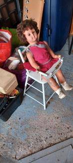 CHAISE ANCIENNE AVEC POUPÉE ANCIENNE, Enlèvement