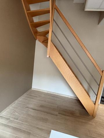 Escalier en hêtre  1/4 tournant ,17 marches beschikbaar voor biedingen