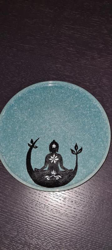 Plat assiette zen bouddha, Enlèvement