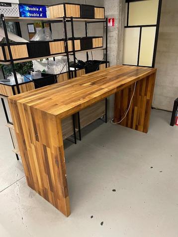 Massief hout tafel beschikbaar voor biedingen
