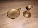 lot de 2 anciens bougeoirs avec decors en laiton, Enlèvement ou Envoi