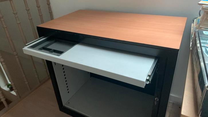 Brandkast bureau kast 74hx80bx45d, Huis en Inrichting, Kasten | Roldeurkasten en Archiefkasten, Zo goed als nieuw, Metaal, Ophalen