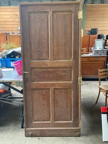 Oude pitch pine deur  beschikbaar voor biedingen