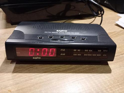 Wekkerradio - klokradio, Elektronische apparatuur, Wekkers, Nieuw, Digitaal, Ophalen of Verzenden