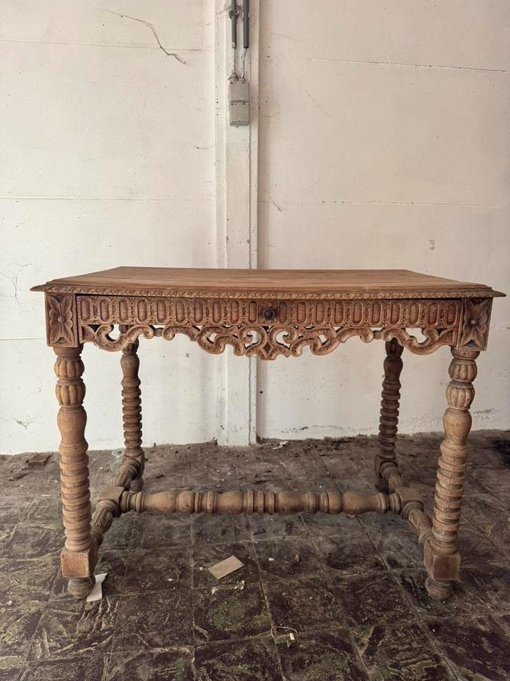 Table ancienne en chêne sculpté – style Louis XIII, Antiquités & Art, Antiquités | Meubles | Tables, Enlèvement
