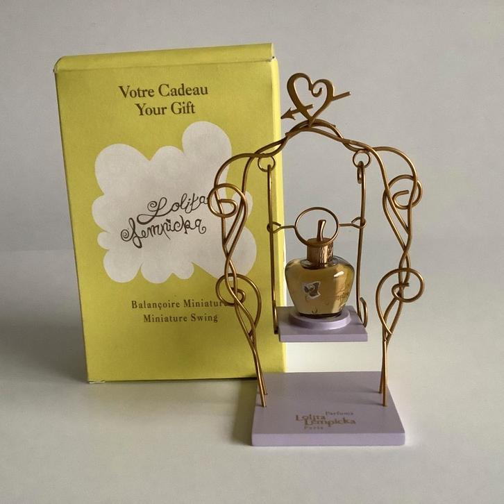 Lolita Lempicka mini op schommeltje Ltd Edition, Verzamelen, Parfumverzamelingen, Nieuw, Miniatuur, Gevuld, Ophalen of Verzenden