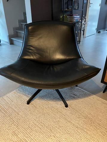 Zwart lederen design zetel beschikbaar voor biedingen