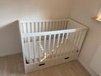 Babybed ikea stuva + aerosleep matras, beschermer en lakens, Kinderen en Baby's, Ophalen, Zo goed als nieuw