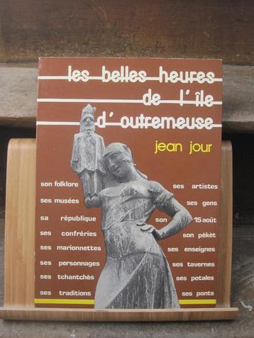 Folkloristisch boek beschikbaar voor biedingen