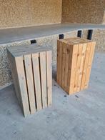 Piédestal / table d'appoint en bois robuste (50x50x120cm), Comme neuf, Enlèvement