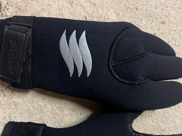 Large duikhandschoenen 5mm beschikbaar voor biedingen