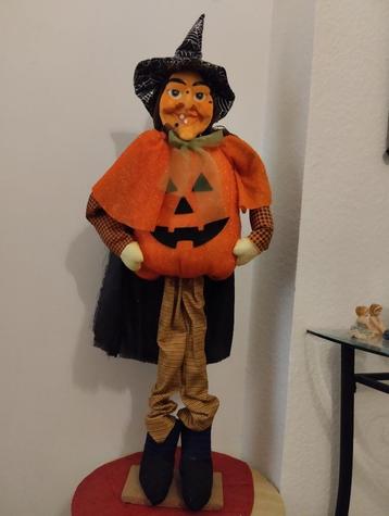 Grande Sorcière décorative Halloween de 90 cm  disponible aux enchères