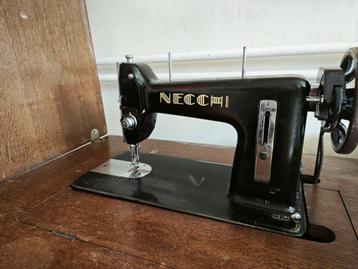 Vintage NECCHI naaimachine, Antiek en Kunst, Antiek | Naaimachines, Ophalen
