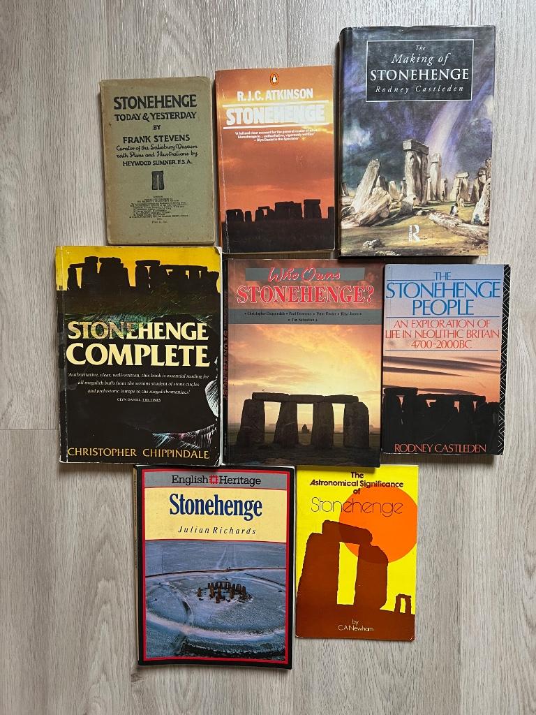 Collectie van 14 boeken: 8 over Stonehenge en 4 gerelateerde, Boeken, Wetenschap, Gelezen, Overige wetenschappen, Ophalen of Verzenden