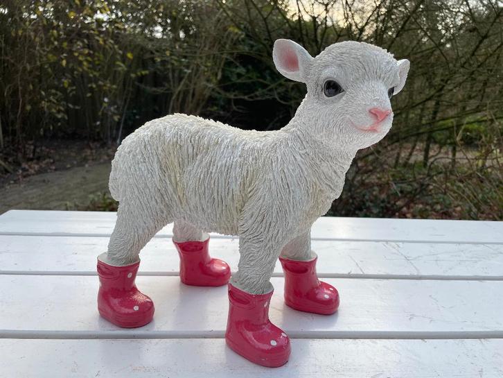 Bottes en agneau, chambre d'enfant, chambre de bébé 30 cm, Jardin & Terrasse, Statues de jardin, Neuf, Animal, Synthétique, Enlèvement ou Envoi