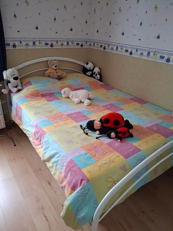 Metalen bed 140cm beschikbaar voor biedingen