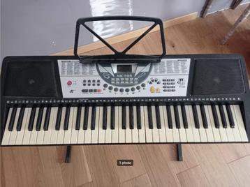 MK 908 synthesizer met statief beschikbaar voor biedingen