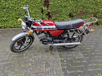 3x Yamaha RD125DX Zwart, Rood en Wit.